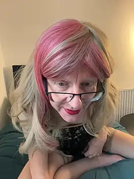 Snapshot of Valerie-4-U chatting on February 9, 2025, 1:14 pm Valerie-4-U online show from February 9, 2025, 1:14 pm