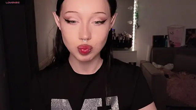 MoranaMissGod online show from April 8, 2026, 3:13 pm