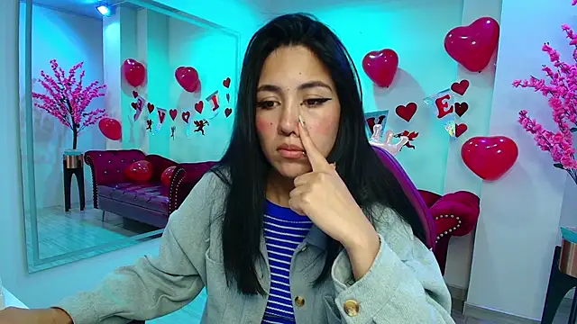 Leia queens online show from February 14, 2025, 2:23 pm
