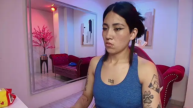 Leia queens online show from March 6, 2025, 5:33 pm