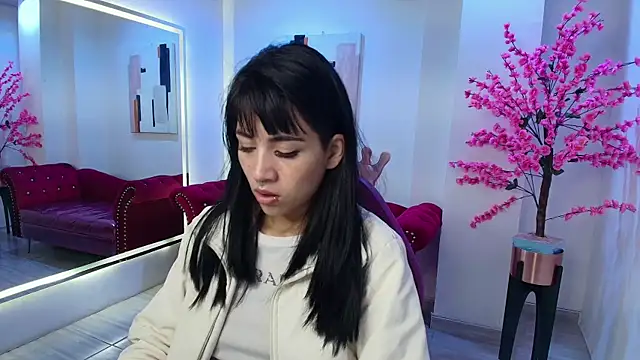 Leia queens online show from October 11, 2025, 11:11 am