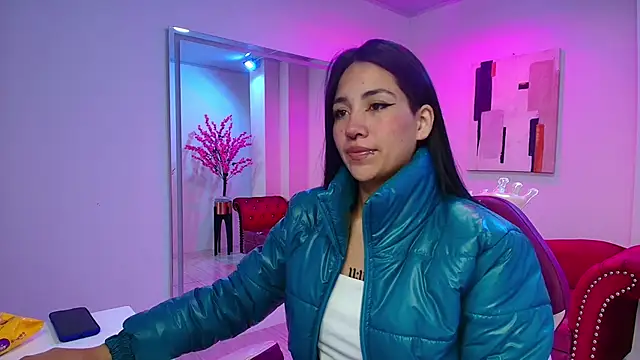 Leia queens online show from February 12, 2025, 11:18 am