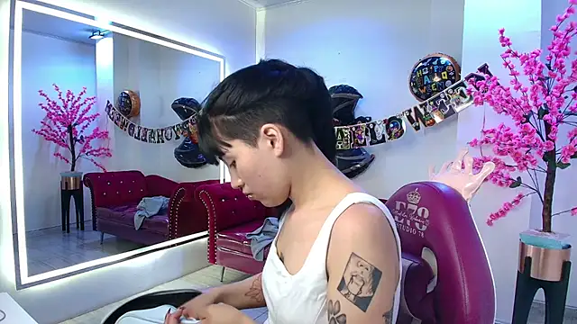 Leia queens online show from October 28, 2025, 12:15 pm