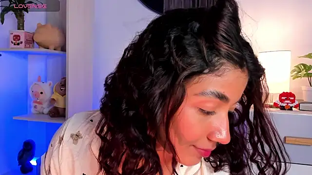martina roldam online show from January 30, 2025, 5:30 am