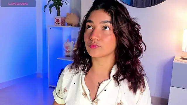 martina roldam online show from January 30, 2025, 2:27 am