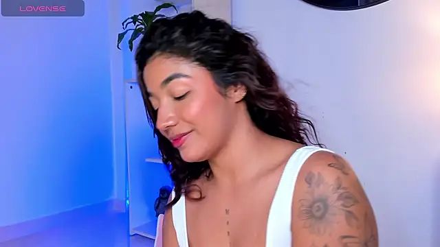 martina roldam online show from January 29, 2025, 4:36 am