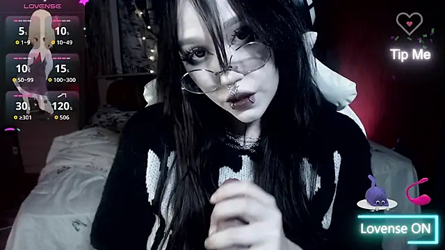 Snapshot of chloe_crystall_killer chatting on October 27, 2025, 12:33 am chloe crystall killer online show from October 27, 2025, 12:33 am