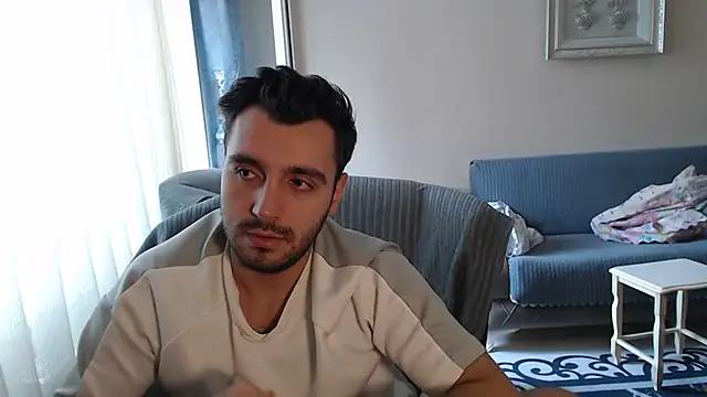 handsomeee04 online show from October 3, 2025, 1:01 pm