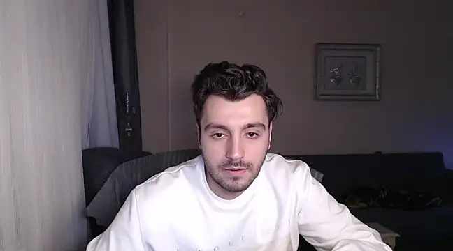 handsomeee04 online show from March 18, 2025, 2:18 am