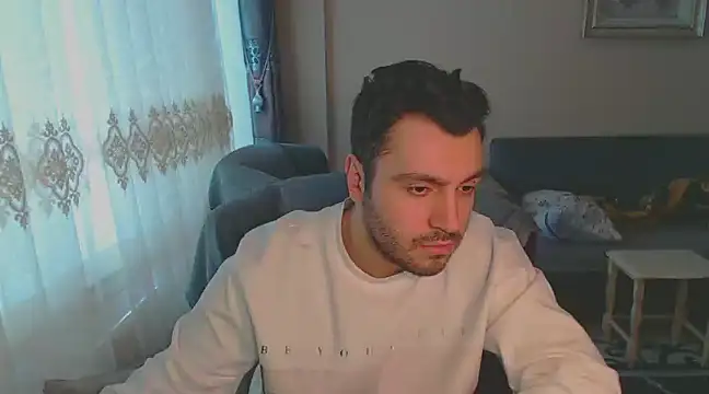 handsomeee04 online show from February 5, 2025, 11:55 am