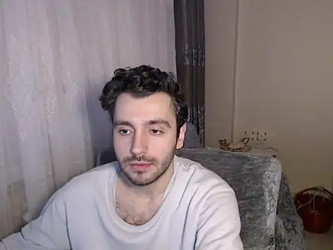 handsomeee04 online show from April 13, 2026, 10:36 pm