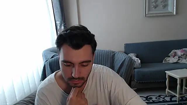 handsomeee04 online show from September 28, 2025, 12:45 pm