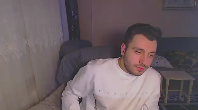 handsomeee04 online show from February 3, 2025, 9:39 pm