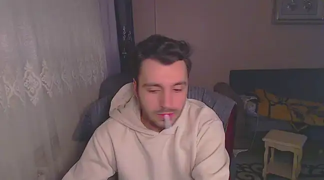 handsomeee04 online show from February 10, 2025, 9:04 pm