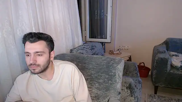 handsomeee04 online show from May 15, 2026, 11:47 pm