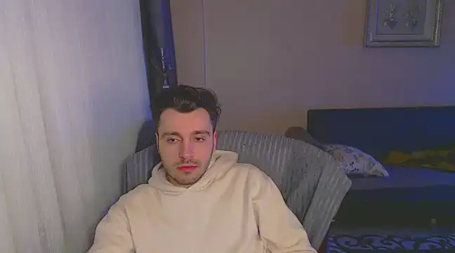 handsomeee04 online show from March 7, 2025, 2:04 am