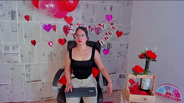 Snapshot of emmaTorres1 chatting on February 13, 2025, 3:56 pm emmaTorres1 online show from February 13, 2025, 3:56 pm