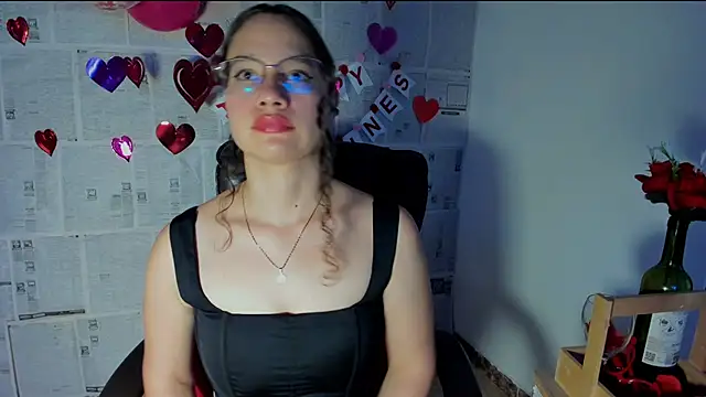 Snapshot of emmaTorres1 chatting on February 13, 2025, 10:00 pm emmaTorres1 online show from February 13, 2025, 10:00 pm