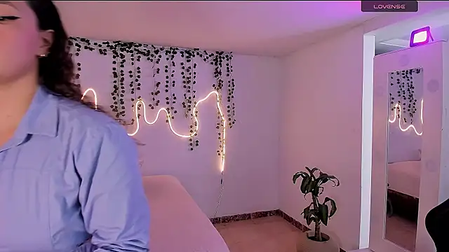 Snapshot of emmaTorres1 chatting on October 7, 2025, 2:07 pm emmaTorres1 online show from October 7, 2025, 2:07 pm