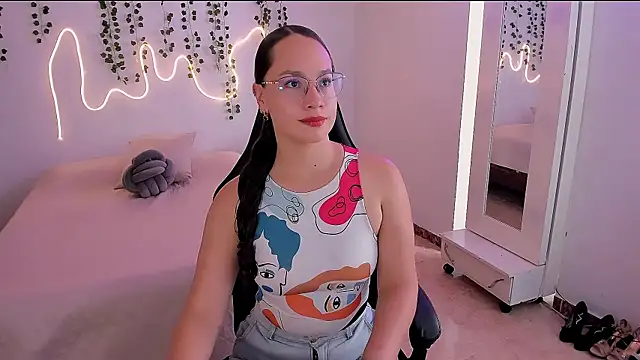 Snapshot of emmaTorres1 chatting on October 6, 2025, 2:07 pm emmaTorres1 online show from October 6, 2025, 2:07 pm