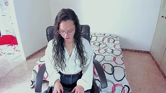 Snapshot of emmaTorres1 chatting on February 7, 2025, 1:32 pm emmaTorres1 online show from February 7, 2025, 1:32 pm