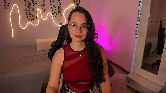 Snapshot of emmaTorres1 chatting on November 18, 2025, 3:04 pm emmaTorres1 online show from November 18, 2025, 3:04 pm