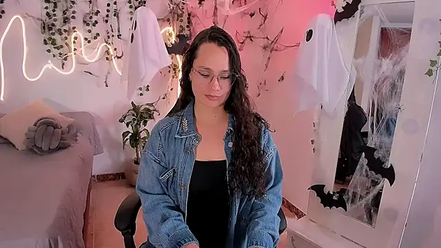 Snapshot of emmaTorres1 chatting on October 22, 2025, 3:22 pm emmaTorres1 online show from October 22, 2025, 3:22 pm