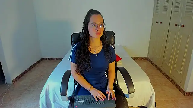 Snapshot of emmaTorres1 chatting on February 11, 2025, 7:05 pm emmaTorres1 online show from February 11, 2025, 7:05 pm