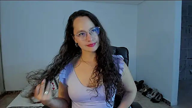 Snapshot of emmaTorres1 chatting on March 8, 2025, 11:39 pm emmaTorres1 online show from March 8, 2025, 11:39 pm