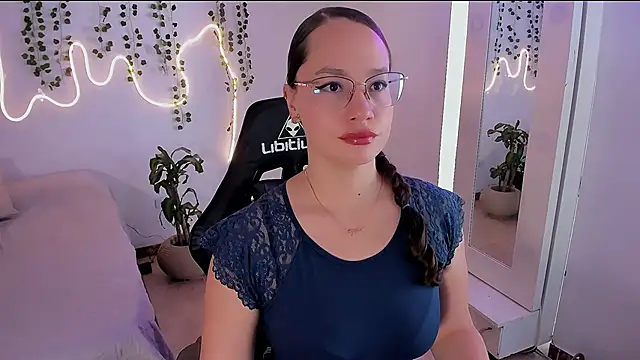 Snapshot of emmaTorres1 chatting on September 25, 2025, 2:12 pm emmaTorres1 online show from September 25, 2025, 2:12 pm