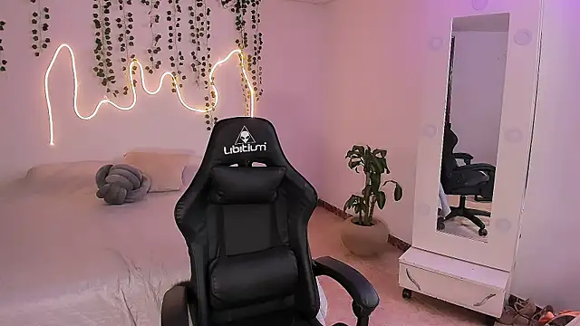 Snapshot of emmaTorres1 chatting on September 23, 2025, 8:05 pm emmaTorres1 online show from September 23, 2025, 8:05 pm