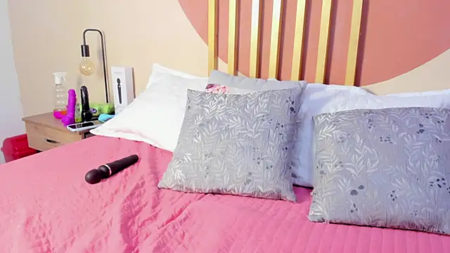 Snapshot of Nicole_Angels_ chatting on October 8, 2025, 7:47 pm Nicole Angels  online show from October 8, 2025, 7:47 pm