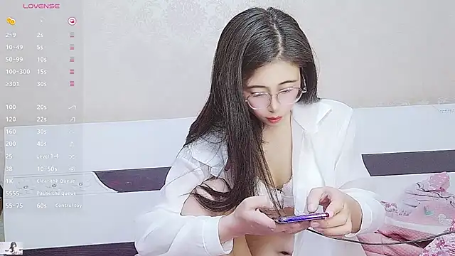 lingling998 online show from March 13, 2025, 1:18 pm