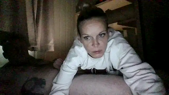 Kennethkine online show from June 13, 2026, 3:26 am