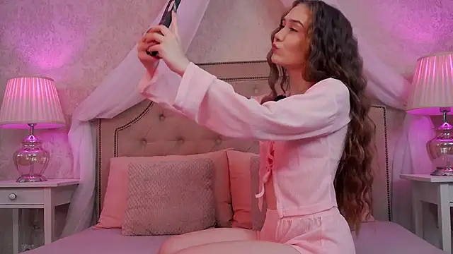 Snapshot of SashaMeow chatting on October 13, 2025, 3:35 pm SashaMeow online show from October 13, 2025, 3:35 pm