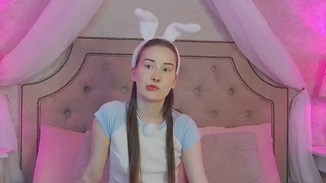 SashaMeow online show from April 3, 2026, 4:57 pm