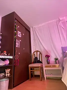 lauuraww online show from January 14, 2025, 3:11 am
