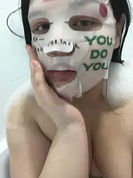 Charlotte Ros online show from January 17, 2025, 2:07 pm