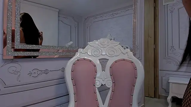 Daphne Fox  online show from March 6, 2025, 4:08 am