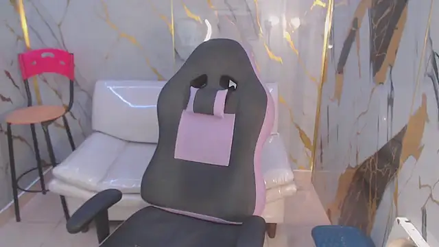 Snapshot of andy_dan18 chatting on October 6, 2025, 3:13 pm andy dan18 online show from October 6, 2025, 3:13 pm