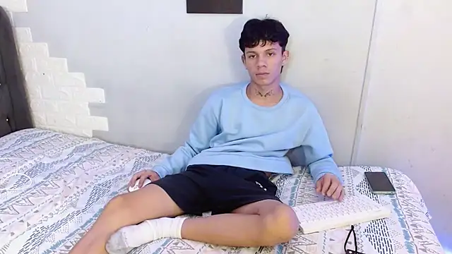 Snapshot of andy_dan18 chatting on September 18, 2025, 5:49 pm andy dan18 online show from September 18, 2025, 5:49 pm