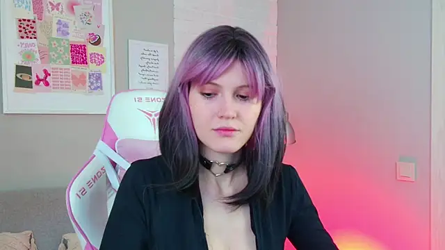 NellieLoyns online show from February 25, 2025, 4:04 pm
