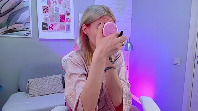 NellieLoyns online show from March 3, 2025, 5:20 pm
