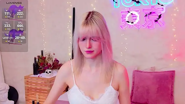 Snapshot of NellieLoyns chatting on October 29, 2025, 5:23 pm NellieLoyns online show from October 29, 2025, 5:23 pm