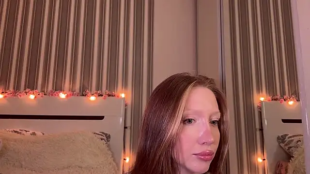 Awwwrora online show from November 20, 2025, 3:45 pm