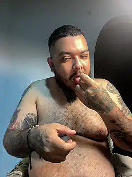 El Titan1998 online show from April 12, 2026, 12:14 am