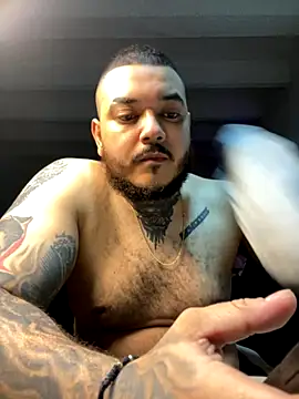 Snapshot of El_Titan1998 chatting on September 24, 2025, 11:10 pm El Titan1998 online show from September 24, 2025, 11:10 pm