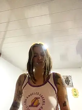 Snapshot of BlueStoneX chatting on September 23, 2025, 6:42 am BlueStoneX online show from September 23, 2025, 6:42 am