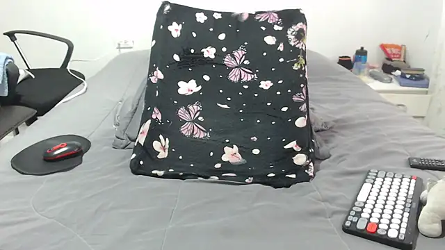 Girlhornyx online show from October 21, 2025, 7:35 pm