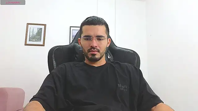 Massimoo 07 online show from December 5, 2025, 6:06 pm